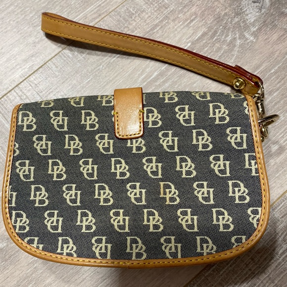 Authentic Dooney and Bourke Wristlet, Very Good Condition with Honey Patina - Picture 4 of 6